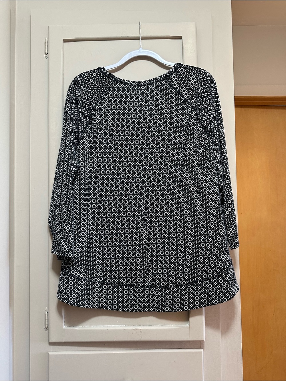 Womens Black & White Geometric 3/4 Sleeve Top - Picture 2 of 5